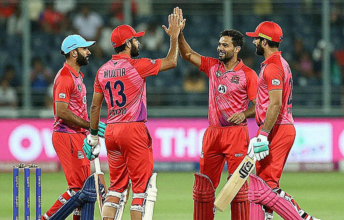 যে ওভারগুলো কোনো স্কোরবুকে ওঠে না