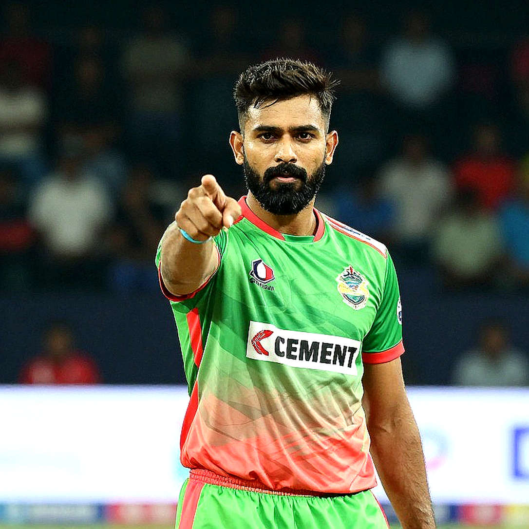 সাত পা, এক সোনালি ডাবল আর ম্যাটের নিচের খাতা সাত পা, এক সোনালি ডাবল আর ম্যাটের নিচের খাতা
