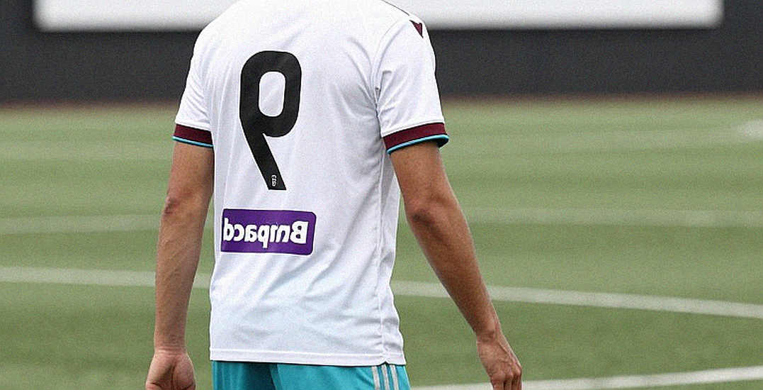 Captain, Centre-Back and an Empty Armband: Chivas' Unfinished Grid Before the Clásico Tapatío Captain, Centre-Back and an Empty Armband: Chivas' Unfinished Grid Before the Clásico Tapatío