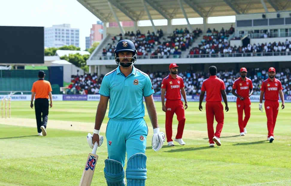 ক্লাব ক্রিকেটে চার ব্ল্যাকক্যাপ, একটি অযাচাইকৃত রেকর্ড আর ‘অশ্লীল’ শব্দের ভার ক্লাব ক্রিকেটে চার ব্ল্যাকক্যাপ, একটি অযাচাইকৃত রেকর্ড আর ‘অশ্লীল’ শব্দের ভার