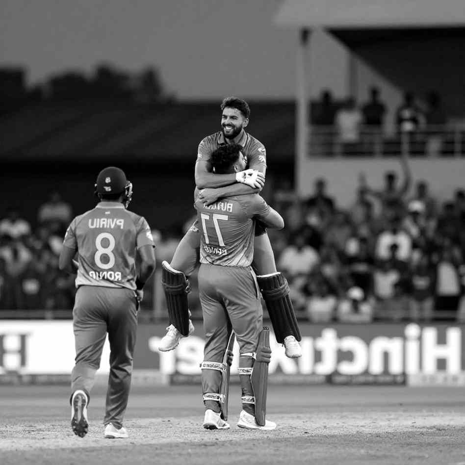কলম্বোর আর্দ্র সকালে সিমের অভ্যুত্থান: সিরাজের ৬/২১ পুনঃপাঠ কলম্বোর আর্দ্র সকালে সিমের অভ্যুত্থান: সিরাজের ৬/২১ পুনঃপাঠ
