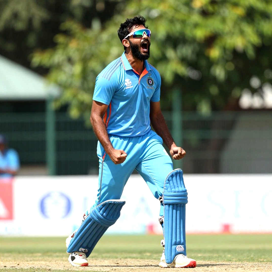 ৪২৯ রান করেও হার: রাওয়ালপিন্ডির সমতল পিচে ইংল্যান্ডের আসল পরাজয়টা বোলিংয়ে ৪২৯ রান করেও হার: রাওয়ালপিন্ডির সমতল পিচে ইংল্যান্ডের আসল পরাজয়টা বোলিংয়ে