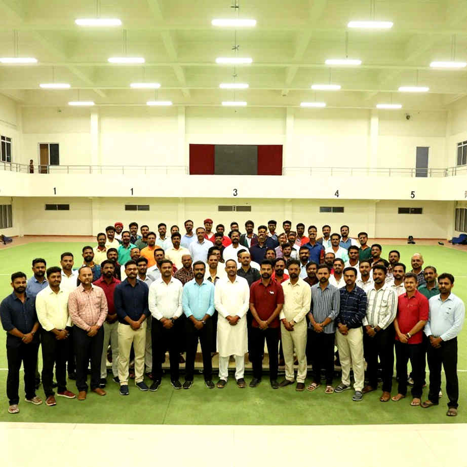 হ্যামস্ট্রিংয়ের স্তর: উনিশ বছরের আয়ুষ ম্হাত্র, মুম্বইয়ের ফাঁকা টপ অর্ডার আর রঞ্জির নিচে চাপা পড়া এক ভবিষ্যৎ