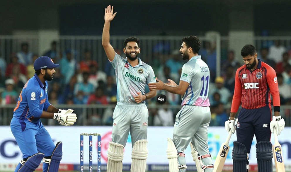 নিউজিল্যান্ডের ২০০০ টেস্ট রানের ক্লাব: ৬ থেকে ৩৩, স্কোরবোর্ডের পেছনে যে সূচিটা লুকিয়ে আছে নিউজিল্যান্ডের ২০০০ টেস্ট রানের ক্লাব: ৬ থেকে ৩৩, স্কোরবোর্ডের পেছনে যে সূচিটা লুকিয়ে আছে
